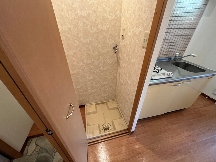 物件内観写真10　(洗濯機置場)