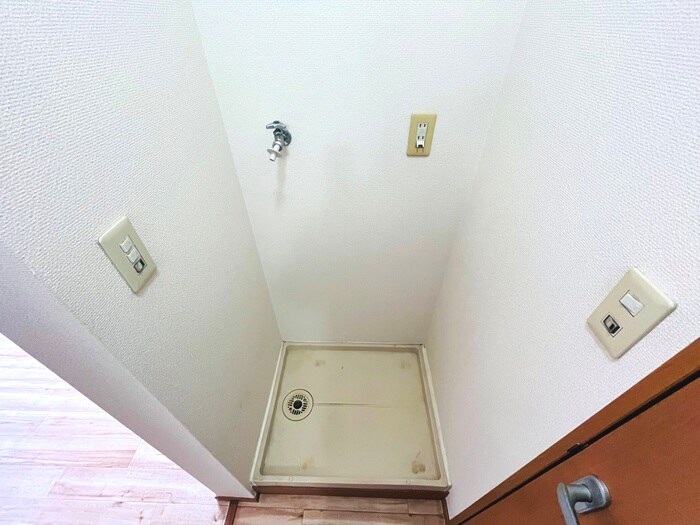 物件内観写真13　(洗濯機置場)