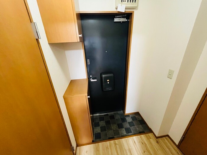 物件内観写真14　(玄関)
