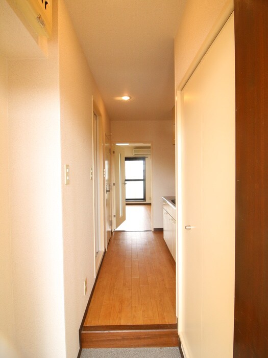 物件内観写真4　(廊下)