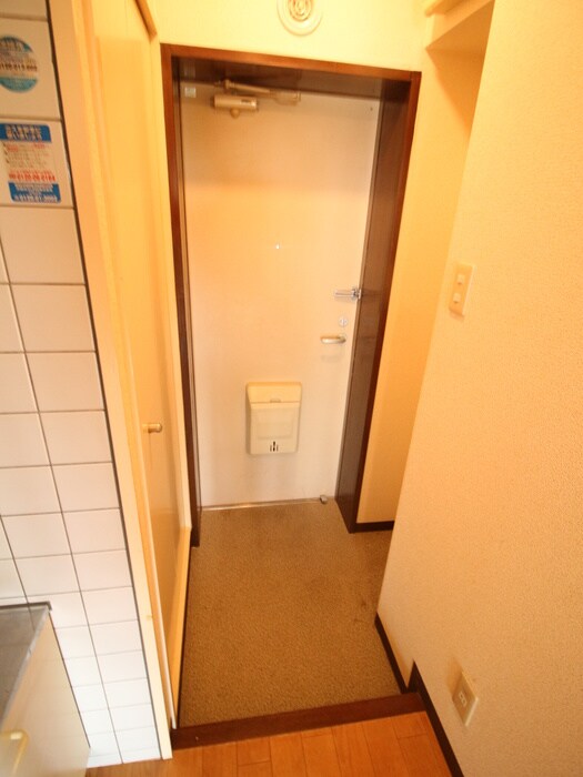 物件内観写真16　(玄関)