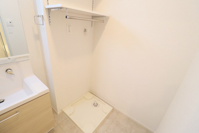 物件内観写真18　(洗濯機置場)