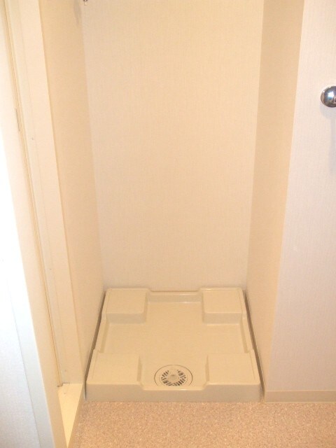 物件内観写真10　(洗濯機置場)