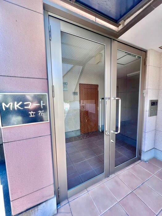 物件外観写真3　(エントランス部分)