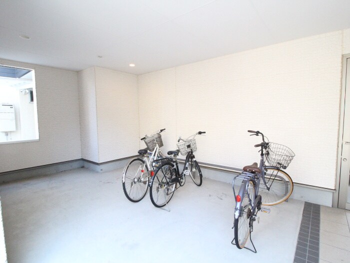 物件外観写真3　(駐輪場)
