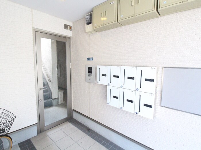 物件外観写真4　(エントランス部分)