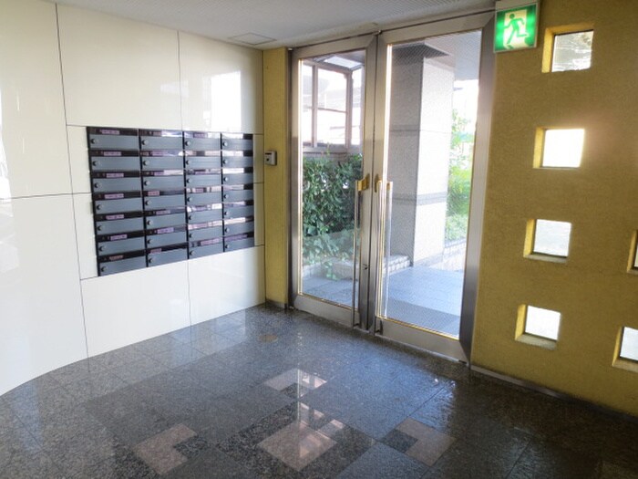 物件外観写真3　(エントランス部分)