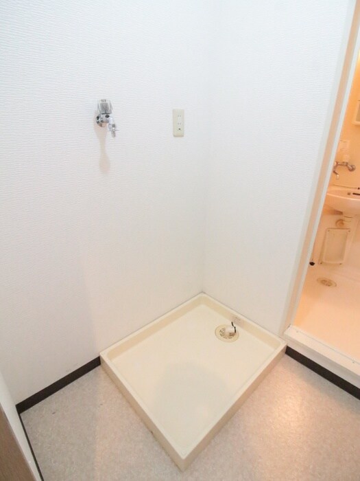 物件内観写真17　(洗濯機置場)