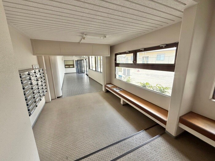 物件外観写真2　(エントランス部分)