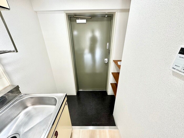 物件内観写真16　(玄関)