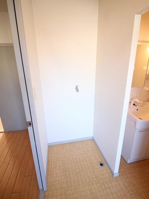 物件内観写真15　(洗濯機置場)