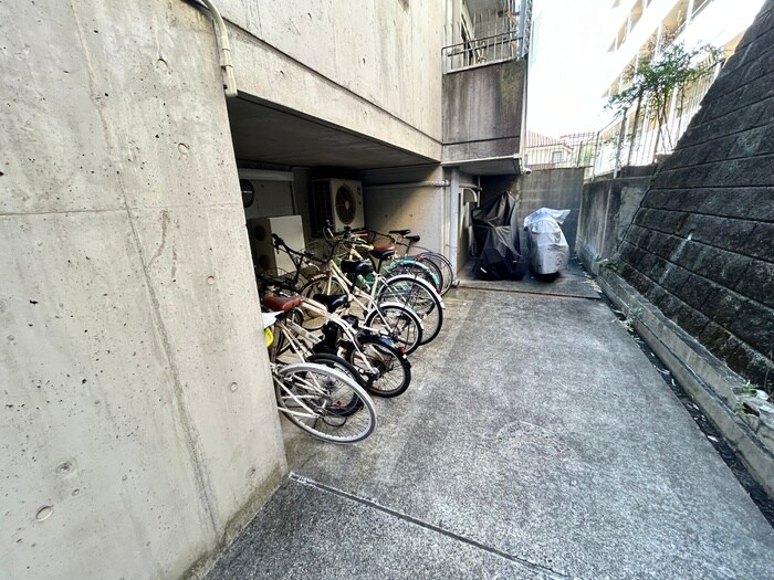 物件外観写真3　(駐輪場)