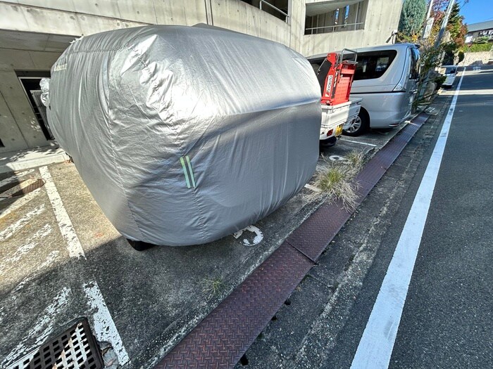 物件外観写真4　(駐車場)