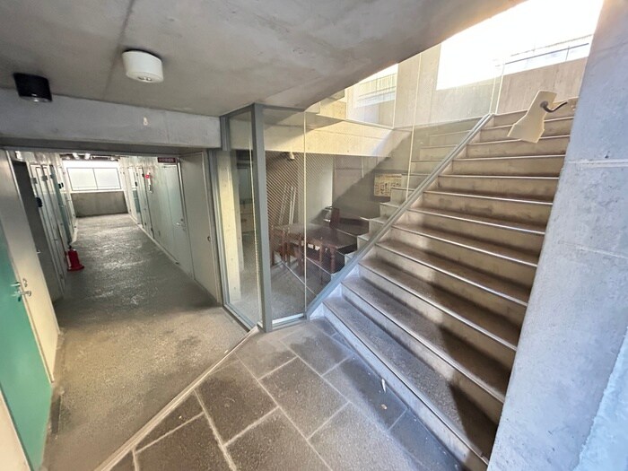 物件外観写真6　(エントランス部分)