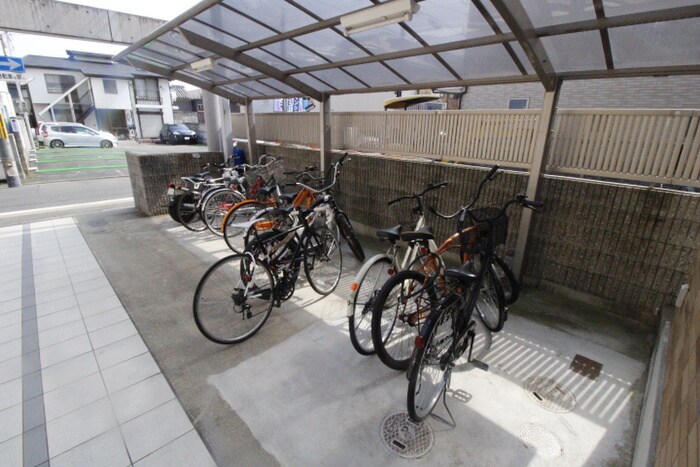 物件外観写真4　(駐輪場)