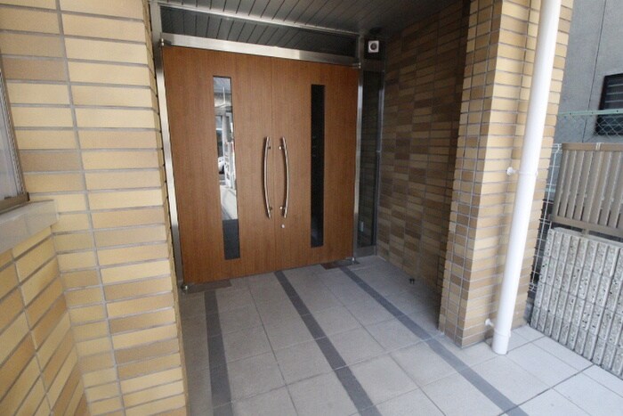 物件外観写真6　(エントランス部分)