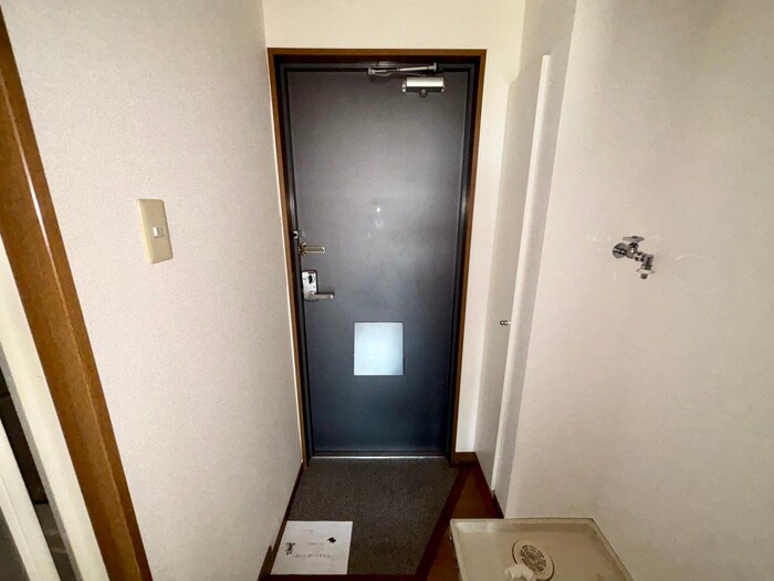 物件内観写真14　(玄関)