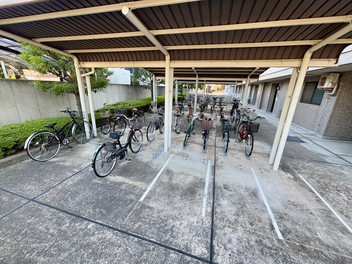物件外観写真6　(駐輪場)