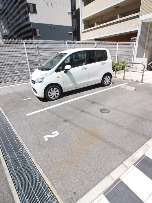 物件外観写真2　(駐車場)