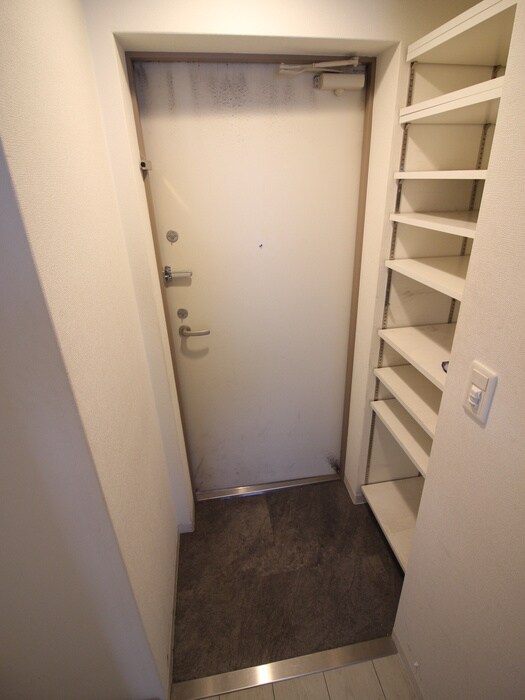 物件内観写真7　(玄関)