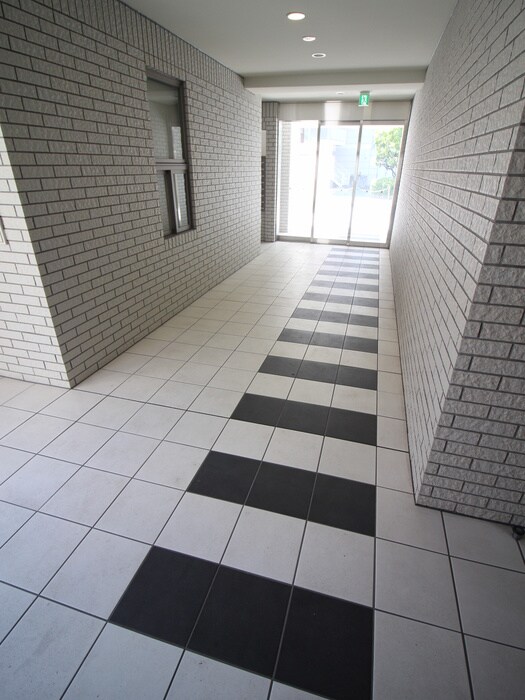 物件外観写真4　(エントランス部分)