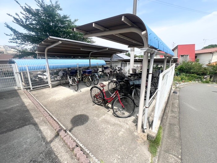 物件外観写真3　(駐輪場)
