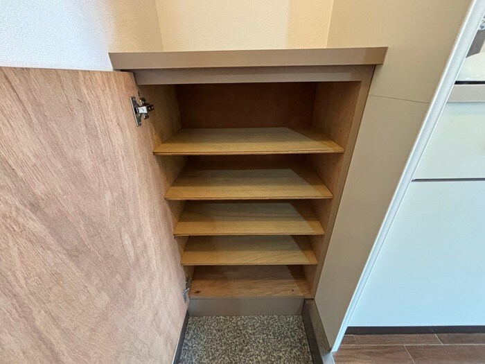 物件内観写真8　(靴箱)