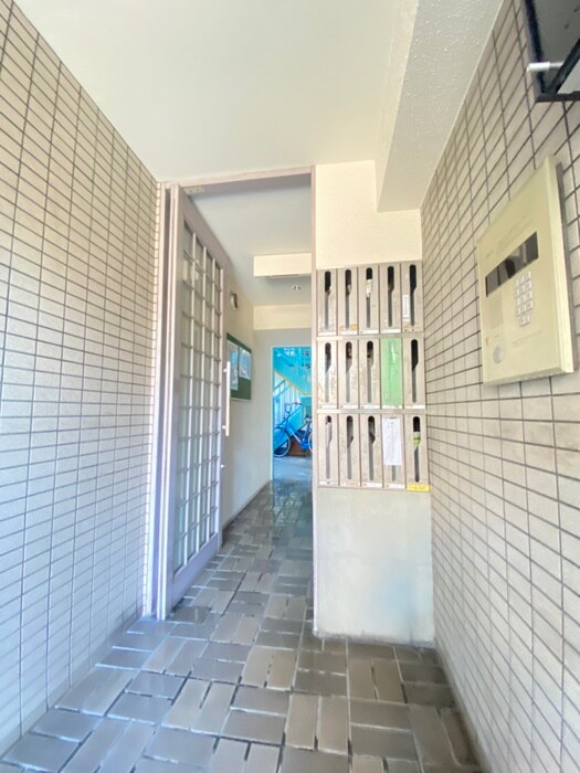 物件外観写真2　(エントランス部分)