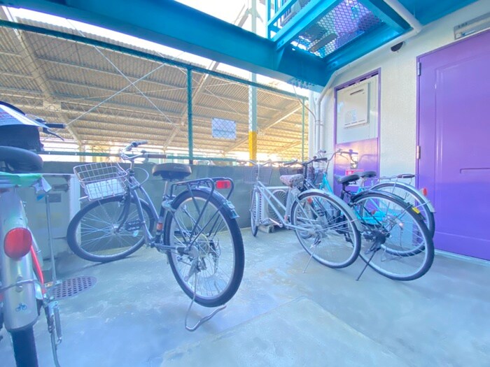 物件外観写真4　(駐輪場)