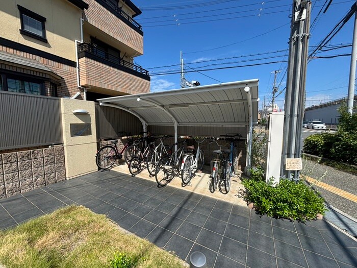 物件外観写真4　(駐輪場)