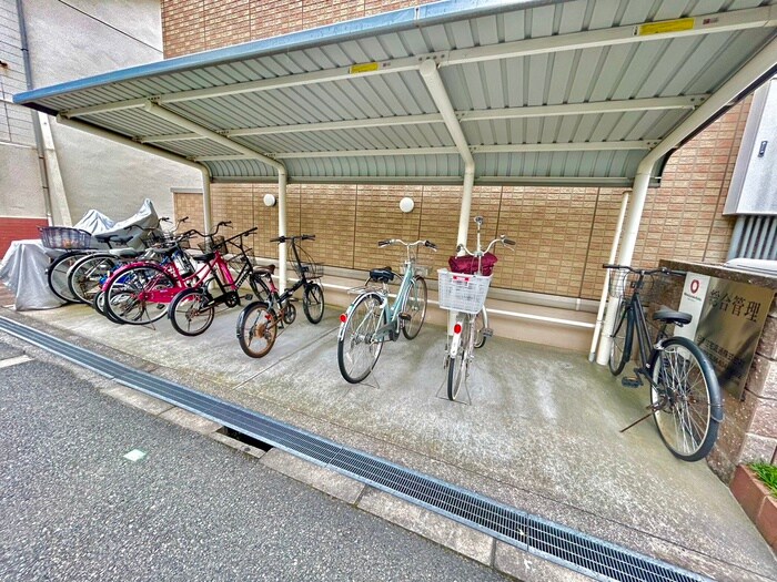 物件外観写真4　(駐輪場)