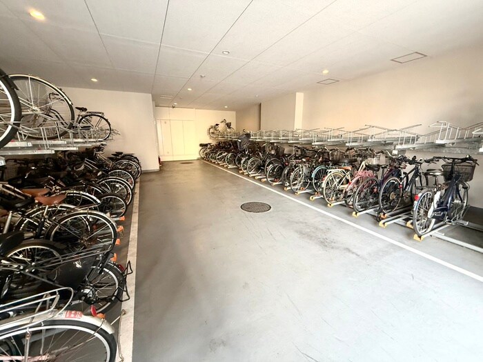 物件外観写真3　(駐輪場)