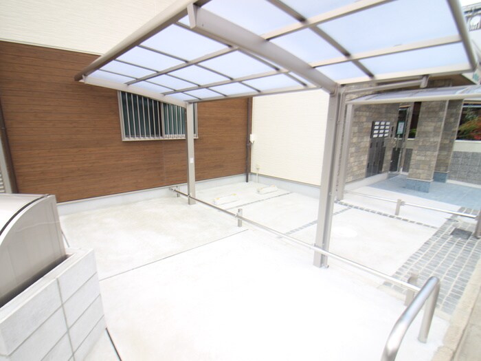 物件外観写真2　(駐輪場)