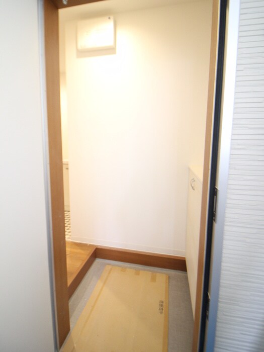 物件内観写真7　(玄関)