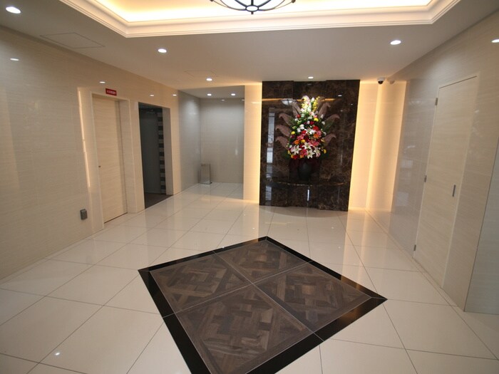 物件外観写真2　(エントランス部分)