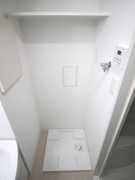 物件内観写真11　(洗濯機置場)