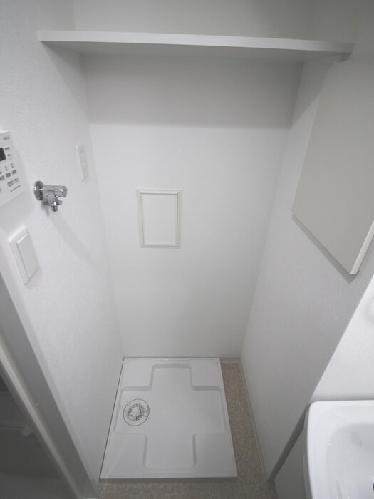 物件内観写真11　(洗濯機置場)