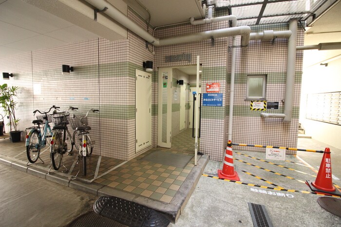 物件外観写真3　(エントランス部分)