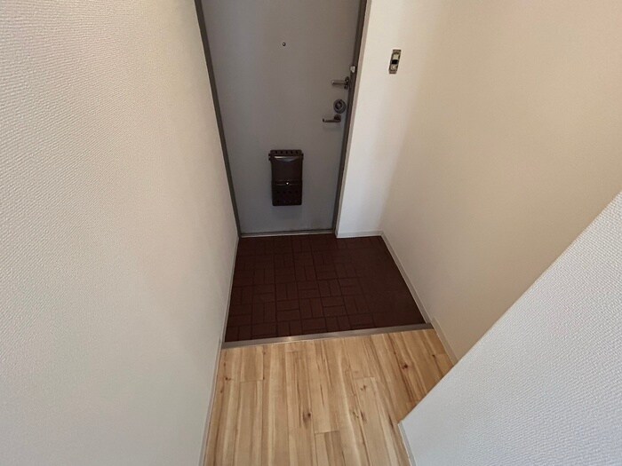 物件内観写真11　(玄関)