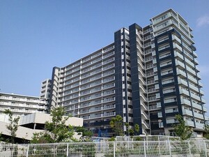 ﾙﾈ高槻ﾘﾊﾞｰｻｲﾄﾞｶﾞｰﾃﾞﾝ（612）外観写真