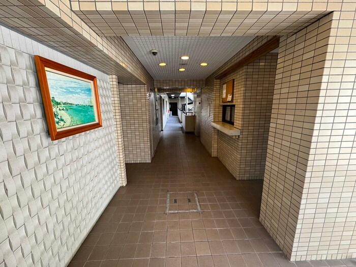 物件外観写真4　(エントランス部分)