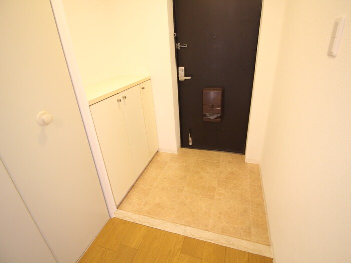 物件内観写真14　(玄関)