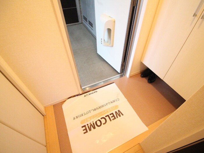 物件内観写真8　(玄関)