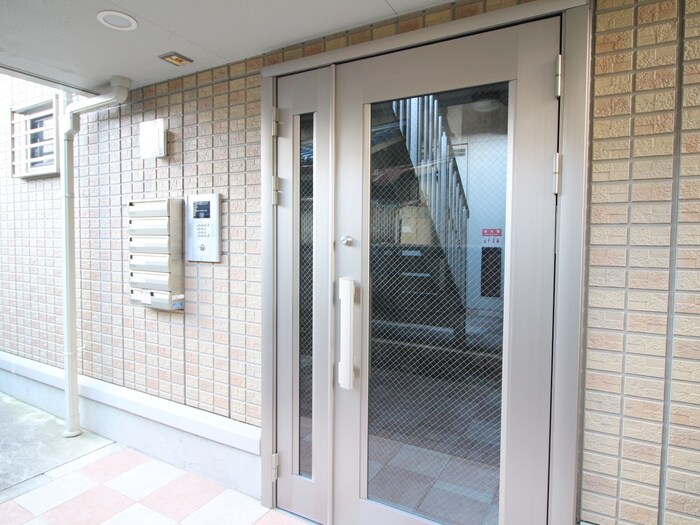 物件外観写真4　(エントランス部分)