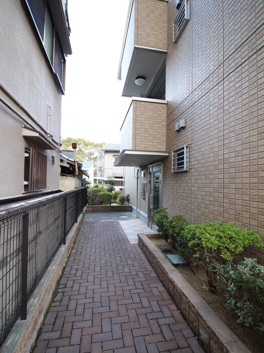 物件外観写真5　(エントランス部分)