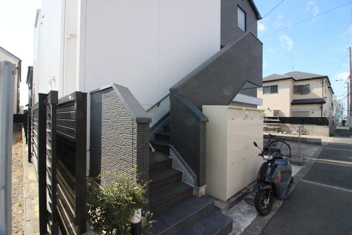 物件外観写真4　(エントランス部分)