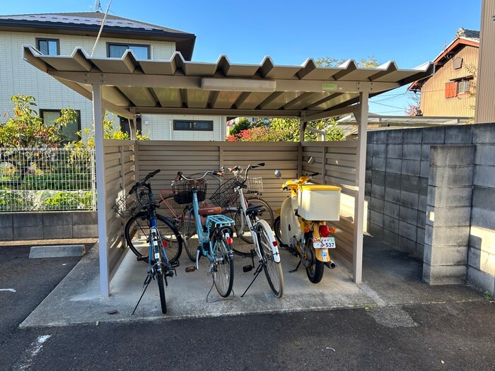 物件外観写真3　(駐輪場)