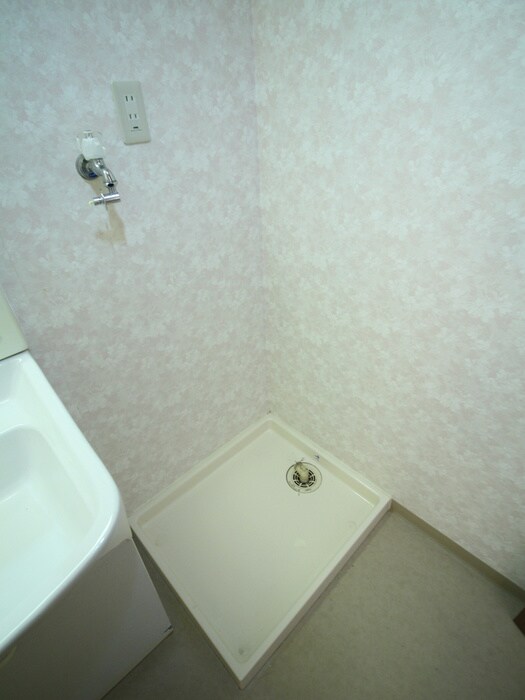 物件内観写真16　(洗濯機置場)