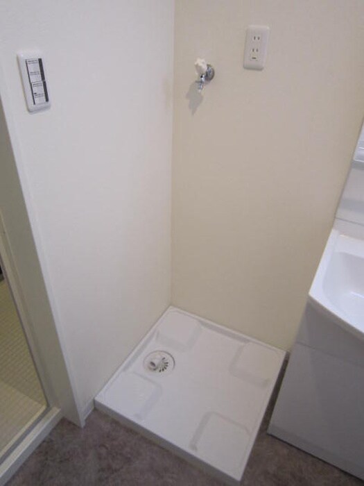 物件内観写真10　(洗濯機置場)