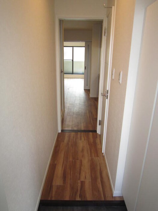 物件内観写真14　(廊下)